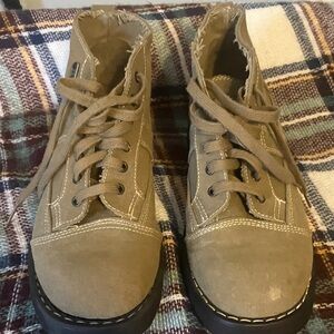 Men's Casual Tan Canvas Lace-Up Boots with Contrast Stitching